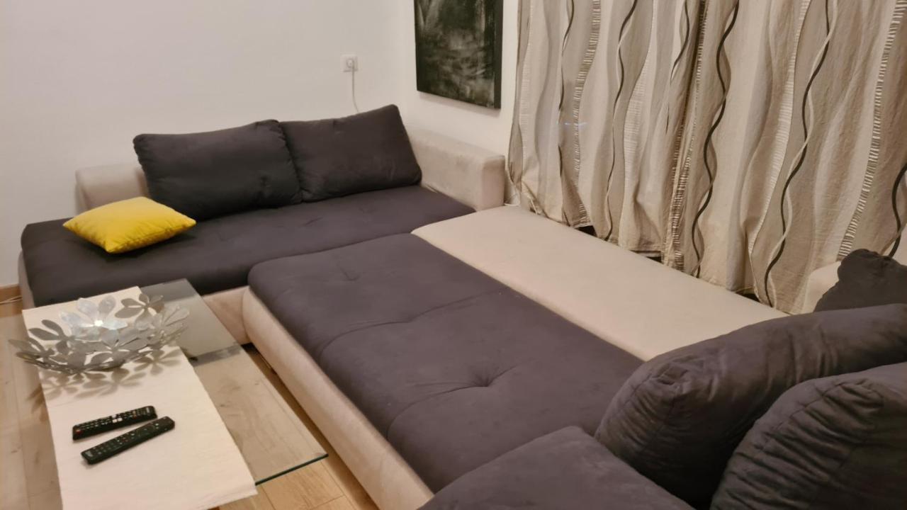 Beautiful Standing-alone House With A Backyard Appartement