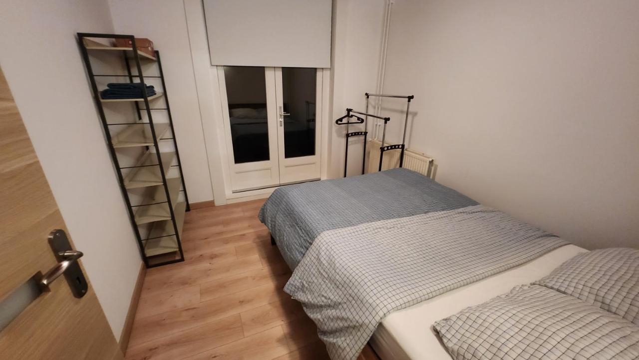 Appartement Beautiful Standing-alone House With A Backyard